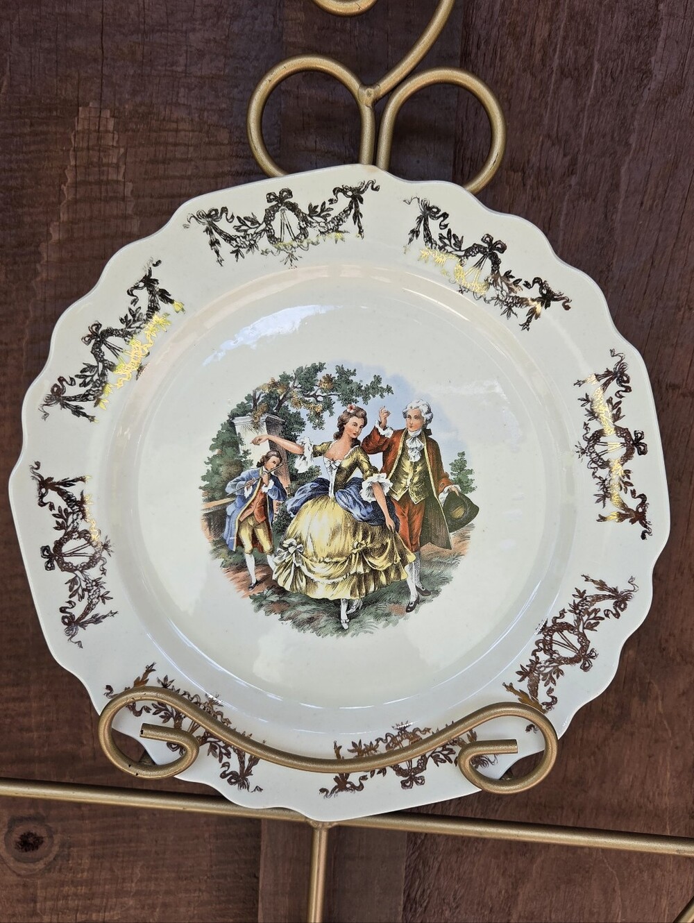 Victorian Or Colonial People Vintage Dinner Plate 9 1/2" - Picture 5 of 5